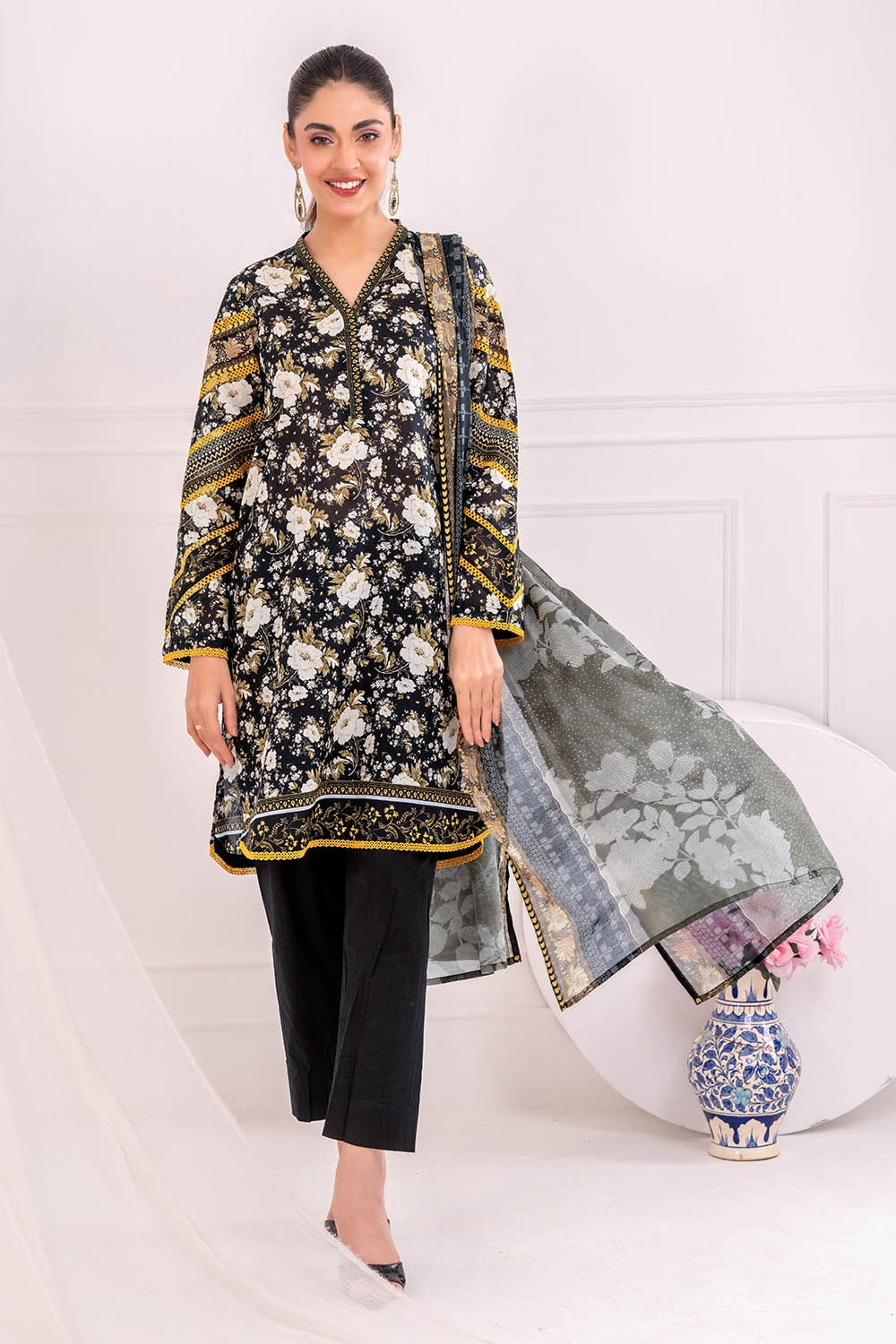 UAE -3 Piece Unstitched Printed Lawn Suit SD-52146