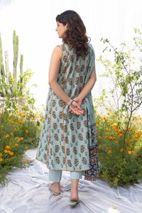 UAE -3PC Lawn Printed Unstitched Suit CL-32518