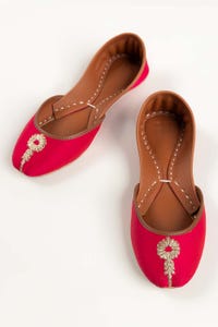 UAE -Women Pink Hand Made Khussa IDFT-AW22-09