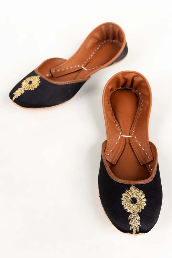 UAE -Women Black Hand Made Khussa IDFT-AW22-11