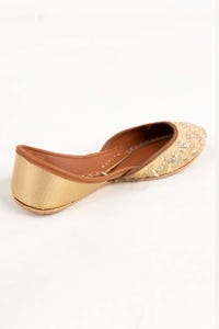 UAE -Women Golden Embroidered Khussa IDFT-AW22-16