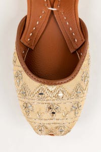 UAE -Women Golden Embroidered Khussa IDFT-AW22-16