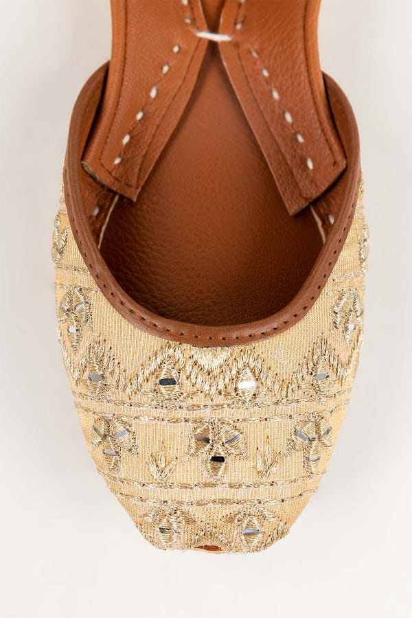 UAE -Women Golden Embroidered Khussa IDFT-AW22-16