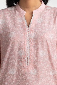 UAE-3PC Lawn Embroidered Suit IUSTKSD-593