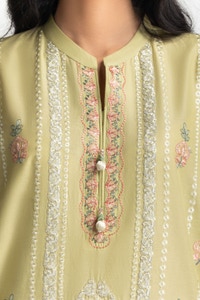 UAE-3PC Lawn Embroidered Suit IUSTKSD-605