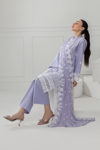 UAE-3PC Lawn Embroidered Suit IUSTKSD-562