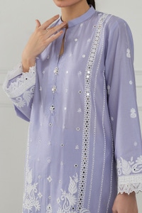 UAE-3PC Lawn Embroidered Suit IUSTKSD-562