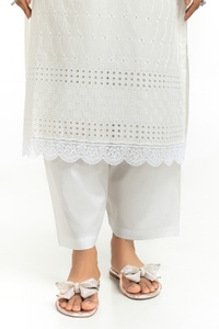 UAE-3PC Lawn Embroidered Suit IUSTKSD-603