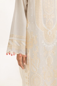 UAE-3PC Lawn Embroidered Suit IUSTKSD-660