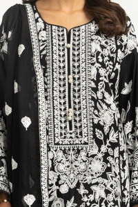 UAE-3PC Lawn Embroidered Suit IUSTKSD-670