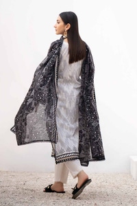 UAE -3PC Printed Lawn Unstitched Suit B-42009