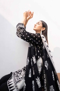 UAE -3PC Printed Lawn Unstitched Suit B-42013