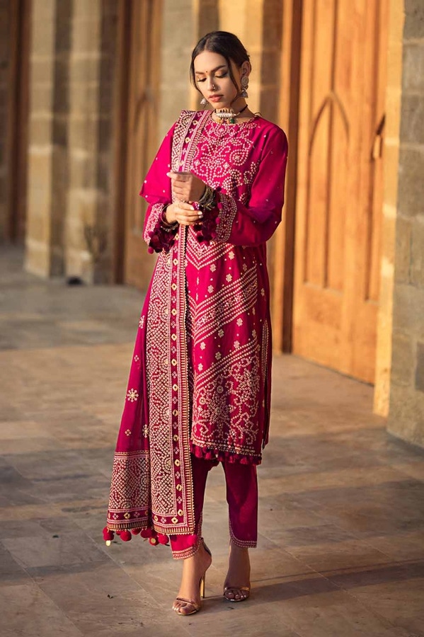 UAE -3PC Embroidered Printed Lawn Unstitched Suit with Gold Lacquer Printed Chiffon Dupatta BM-42005