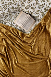 UAE -SS23-BRIGHT GOLD Embossed Single Ply Fleece