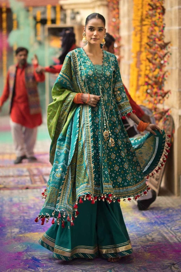 UAE -3PC Gold Printed Lawn Unstitched Suit CL-42004 B