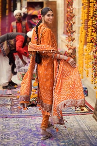 UAE -3PC Gold Printed Lawn Unstitched Suit CL-42013 B