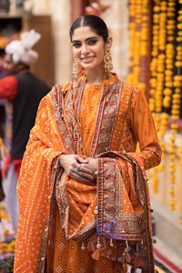 UAE -3PC Gold Printed Lawn Unstitched Suit CL-42013 B