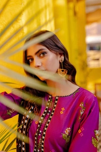 UAE -3PC Printed Lawn Unstitched Suit CL-42064 A
