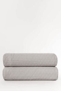 UAE -Damson Matelasse Blanket