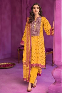 UAE -3PC Embroidered Chunri Lawn Unstitched Suit With Chiffon Gold and Lacquer Printed Dupatta BM-32009
