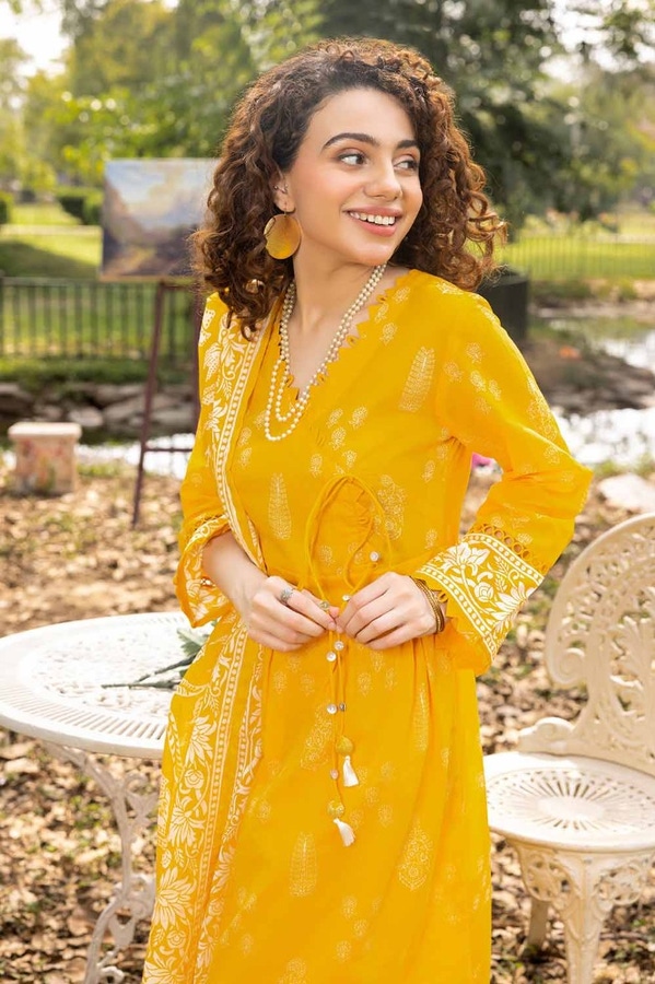 UAE -3PC Printed Lawn Unstitched Suit CL-32513 A