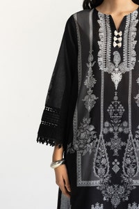 UAE-Lawn Printed Shirt And Dupatta IUSTKD-253