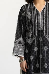 UAE -3 Piece Lawn Printed Suit IUSTKSD-241