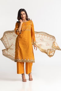 UAE -3PC Lawn Embroidered Suit IUSTKSD-32