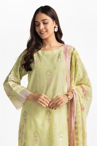UAE-3 Piece Lawn Embroidered Suit IUSTKSD-343