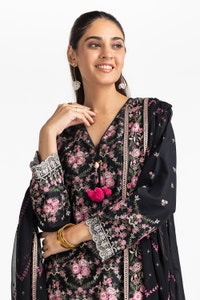 UAE -3 Piece Lawn Embroidered Suit IUSTKSD-361