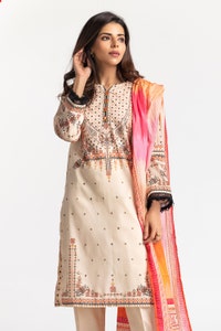UAE-3 Piece Lawn Printed Suit IUSTKSD-51