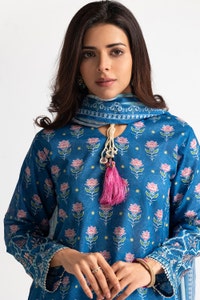 UAE-3 Piece Lawn Embroidered Suit IUSTKSD-61
