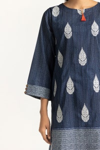 UAE -3PC Lawn Embroidered Suit IUSTKSD-81