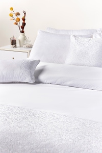 UAE -Lily White T-400 Embroidered Quilt Cover Set