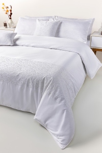 UAE -Lily White T-400 Embroidered Quilt Cover Set