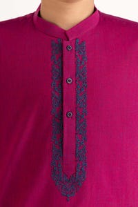 UAE -Magenta Embroidered Kurta KR-KEMB22-018