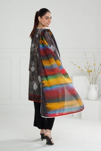 UAE -3 Piece Unstitched Printed Lawn Suit with Printed Lawn Dupatta CL-52061