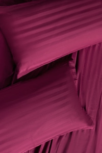 UAE -Red Bud Stripe Satin T-250 Quilt Cover Set