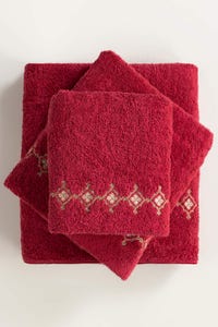 UAE -Ruby Combed Embroidered 3 Pcs Towel Set
