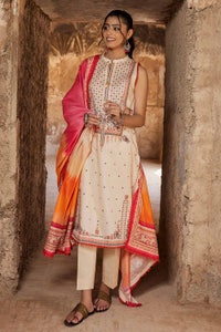 UAE -3PC Unstitched Printed Lawn Suit with Woven Stripe Dupatta SP-42038
