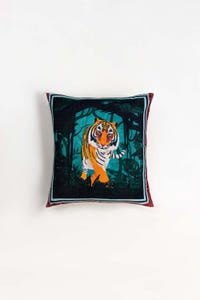 UAE -Tiger Digital Velveteen Square Cushion Cover