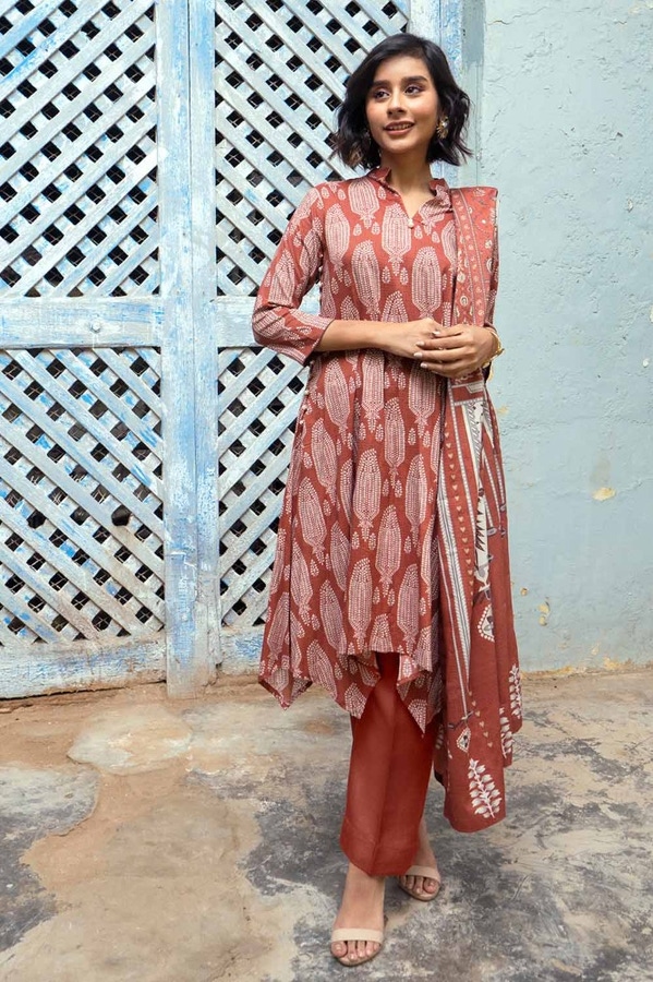 UAE -3PC Digital Printed Dobby Linen Unstitched Suit LT-32023 B
