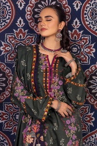 UAE -3PC Khaddar Printed Unstitched Suit K-32012
