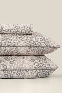 UAE -White Leopard T-150 Bed Sheet Set